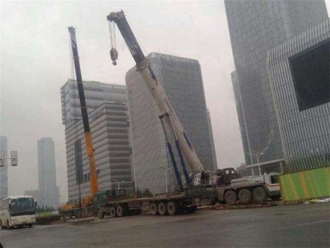 凤台县“自动找平”—— 吊车的 “平地神器” 技术